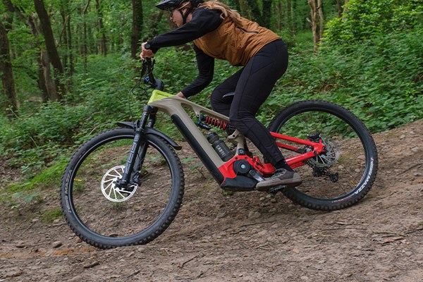 Mountain biker wearing flat MTB shoes